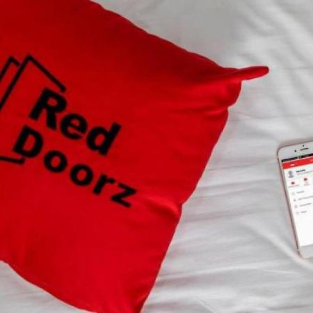 Hotel Reddoorz Near Politeknik Negeri Medan Esterno foto