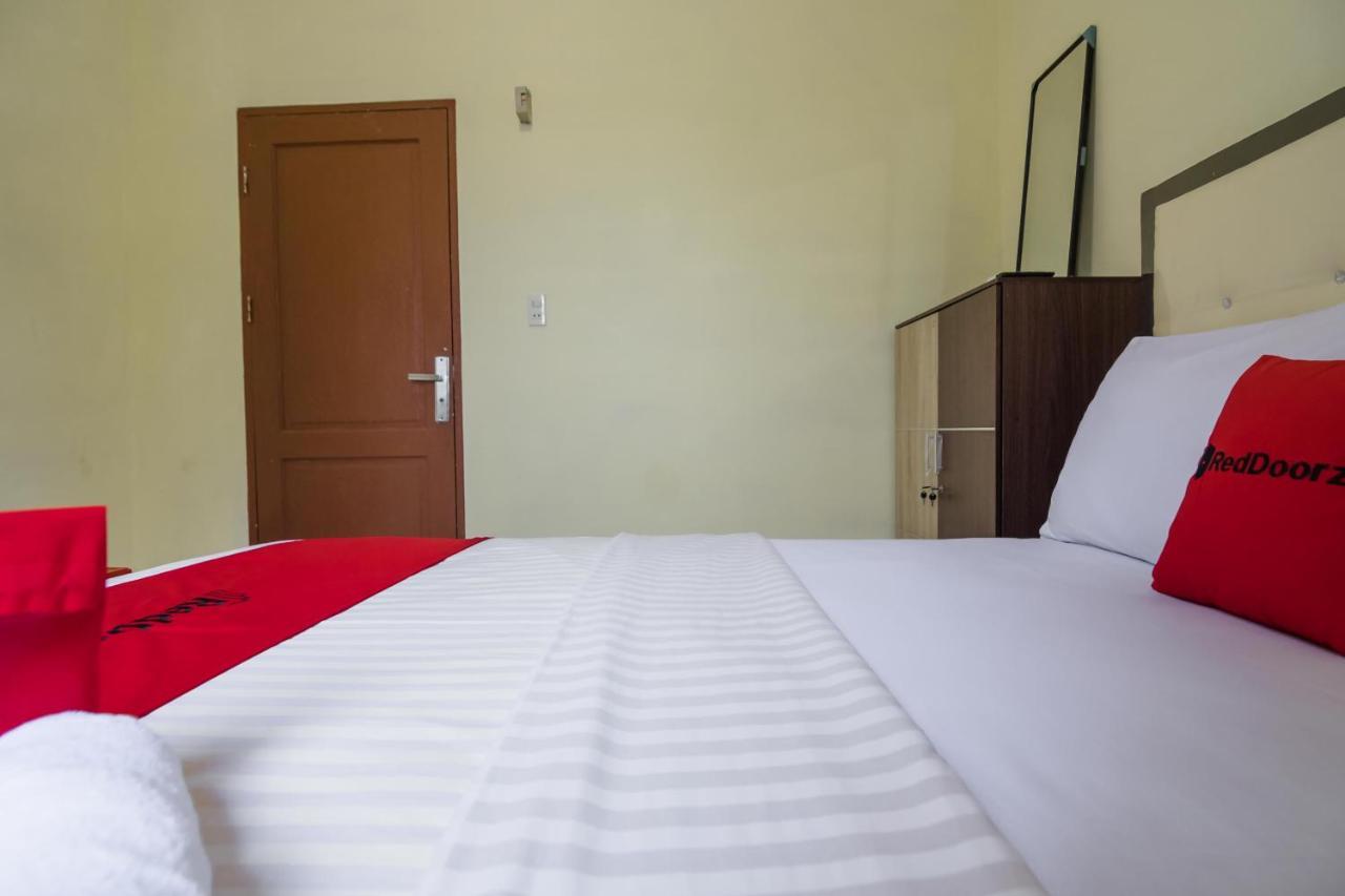 Hotel Reddoorz Near Politeknik Negeri Medan Esterno foto