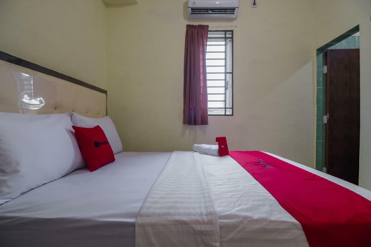 Hotel Reddoorz Near Politeknik Negeri Medan Esterno foto